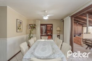 Casa à venda com 248m², 3 dormitórios, 1 suíte, 4 vagas, no bairro Ipanema em Porto Alegre
