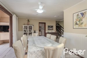 Casa à venda com 248m², 3 dormitórios, 1 suíte, 4 vagas, no bairro Ipanema em Porto Alegre