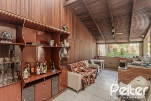 Casa à venda com 248m², 3 dormitórios, 1 suíte, 4 vagas, no bairro Ipanema em Porto Alegre