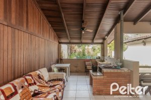 Casa à venda com 248m², 3 dormitórios, 1 suíte, 4 vagas, no bairro Ipanema em Porto Alegre