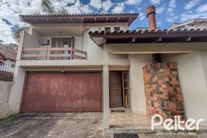 Casa à venda com 248m², 3 dormitórios, 1 suíte, 4 vagas, no bairro Ipanema em Porto Alegre