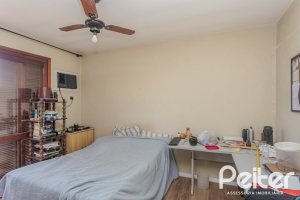 Casa à venda com 248m², 3 dormitórios, 1 suíte, 4 vagas, no bairro Ipanema em Porto Alegre