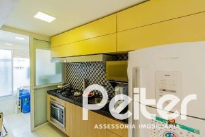 Apartamento à venda com 69m², 2 dormitórios, 1 suíte, 1 vaga, no bairro Tristeza em PORTO ALEGRE