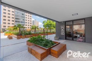 Apartamento à venda com 70m², 2 dormitórios, 1 suíte, 2 vagas, no bairro Tristeza em Porto Alegre
