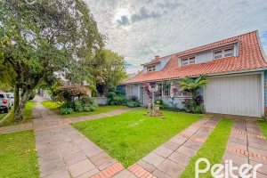 Casa à venda com 280m², 4 dormitórios, 1 suíte, 3 vagas, no bairro Vila Assunção em Porto Alegre