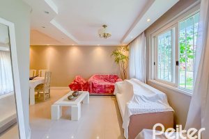 Casa à venda com 280m², 4 dormitórios, 1 suíte, 3 vagas, no bairro Vila Assunção em Porto Alegre