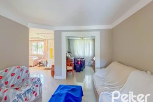 Casa à venda com 280m², 4 dormitórios, 1 suíte, 3 vagas, no bairro Vila Assunção em Porto Alegre