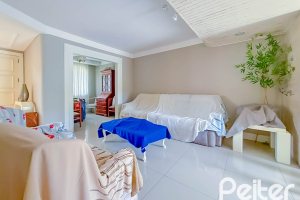 Casa à venda com 280m², 4 dormitórios, 1 suíte, 3 vagas, no bairro Vila Assunção em Porto Alegre