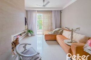 Casa à venda com 280m², 4 dormitórios, 1 suíte, 3 vagas, no bairro Vila Assunção em Porto Alegre
