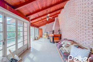 Casa à venda com 280m², 4 dormitórios, 1 suíte, 3 vagas, no bairro Vila Assunção em Porto Alegre
