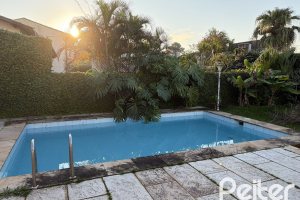 Casa à venda com 280m², 4 dormitórios, 1 suíte, 3 vagas, no bairro Vila Assunção em Porto Alegre