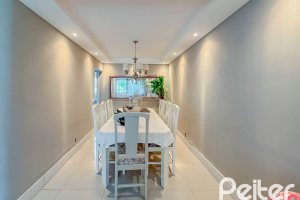 Casa à venda com 280m², 4 dormitórios, 1 suíte, 3 vagas, no bairro Vila Assunção em Porto Alegre