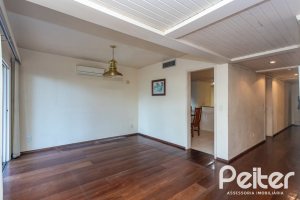 Casa em Condomínio à venda com 363m², 3 dormitórios, 2 suítes, 4 vagas, no bairro Cavalhada em PORTO ALEGRE