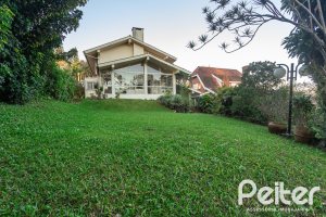 Casa em Condomínio à venda com 363m², 3 dormitórios, 2 suítes, 4 vagas, no bairro Cavalhada em PORTO ALEGRE