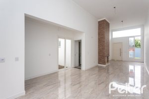 Casa em Condomínio à venda com 90m², 3 dormitórios, 1 suíte, 2 vagas, no bairro Aberta dos Morros em Porto Alegre