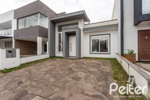Casa em Condomínio à venda com 90m², 3 dormitórios, 1 suíte, 2 vagas, no bairro Aberta dos Morros em Porto Alegre