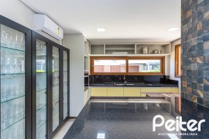 Apartamento à venda com 129m², 4 dormitórios, 1 suíte, 2 vagas, no bairro Ipanema em Porto Alegre