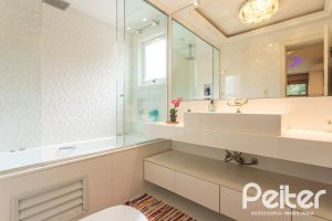 Apartamento à venda com 129m², 4 dormitórios, 1 suíte, 2 vagas, no bairro Ipanema em Porto Alegre