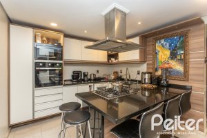Apartamento à venda com 129m², 4 dormitórios, 1 suíte, 2 vagas, no bairro Ipanema em Porto Alegre