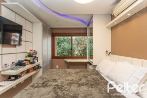 Apartamento à venda com 129m², 4 dormitórios, 1 suíte, 2 vagas, no bairro Ipanema em Porto Alegre
