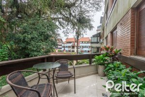 Apartamento à venda com 129m², 4 dormitórios, 1 suíte, 2 vagas, no bairro Ipanema em Porto Alegre