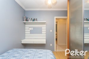 Apartamento à venda com 129m², 4 dormitórios, 1 suíte, 2 vagas, no bairro Ipanema em Porto Alegre