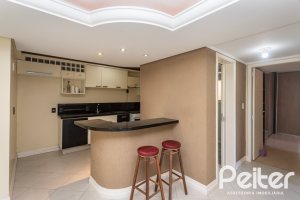 Apartamento à venda com 72m², 2 dormitórios, 1 suíte, 1 vaga, no bairro Cristal em Porto Alegre