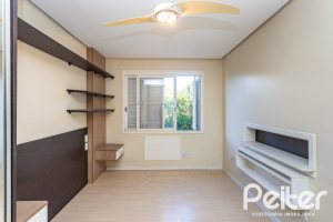 Apartamento à venda com 72m², 2 dormitórios, 1 suíte, 1 vaga, no bairro Cristal em Porto Alegre