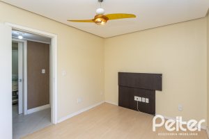 Apartamento à venda com 72m², 2 dormitórios, 1 suíte, 1 vaga, no bairro Cristal em Porto Alegre