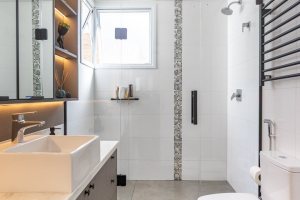 Casa em Condomínio à venda com 154m², 3 dormitórios, 3 suítes, 2 vagas, no bairro Vila Assunção em Porto Alegre