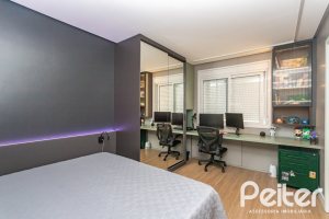 Casa em Condomínio à venda com 154m², 3 dormitórios, 3 suítes, 2 vagas, no bairro Vila Assunção em Porto Alegre