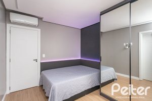 Casa em Condomínio à venda com 154m², 3 dormitórios, 3 suítes, 2 vagas, no bairro Vila Assunção em Porto Alegre
