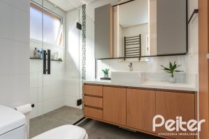 Casa em Condomínio à venda com 154m², 3 dormitórios, 3 suítes, 2 vagas, no bairro Vila Assunção em Porto Alegre