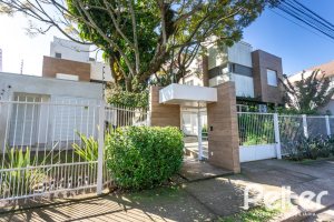 Casa em Condomínio à venda com 154m², 3 dormitórios, 3 suítes, 2 vagas, no bairro Vila Assunção em Porto Alegre