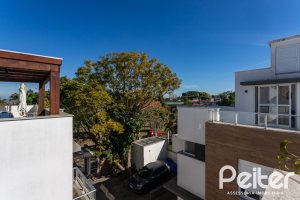 Casa em Condomínio à venda com 154m², 3 dormitórios, 3 suítes, 2 vagas, no bairro Vila Assunção em Porto Alegre