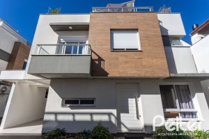 Casa em Condomínio à venda com 154m², 3 dormitórios, 3 suítes, 2 vagas, no bairro Vila Assunção em Porto Alegre