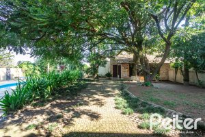 Casa à venda com 265m², 3 dormitórios, 1 suíte, 2 vagas, no bairro Vila Assunção em Porto Alegre