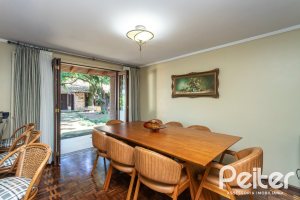 Casa à venda com 265m², 3 dormitórios, 1 suíte, 2 vagas, no bairro Vila Assunção em Porto Alegre