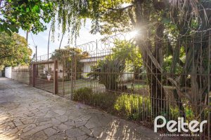 Casa em Condomínio à venda com 323m², 5 dormitórios, 1 suíte, 4 vagas, no bairro Tristeza em Porto Alegre