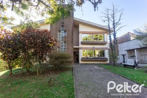 Casa à venda com 1130m², 23 dormitórios, 20 vagas, no bairro Vila Conceição em Porto Alegre