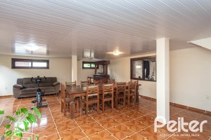 Casa à venda com 338m², 4 dormitórios, 1 suíte, 2 vagas, no bairro Vila Conceição em Porto Alegre