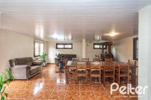 Casa à venda com 338m², 4 dormitórios, 1 suíte, 2 vagas, no bairro Vila Conceição em Porto Alegre