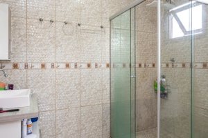Casa à venda com 338m², 4 dormitórios, 1 suíte, 2 vagas, no bairro Vila Conceição em Porto Alegre
