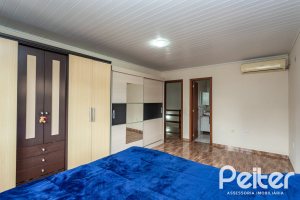 Casa à venda com 338m², 4 dormitórios, 1 suíte, 2 vagas, no bairro Vila Conceição em Porto Alegre