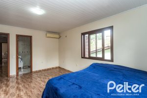 Casa à venda com 338m², 4 dormitórios, 1 suíte, 2 vagas, no bairro Vila Conceição em Porto Alegre