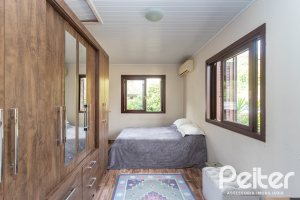 Casa à venda com 338m², 4 dormitórios, 1 suíte, 2 vagas, no bairro Vila Conceição em Porto Alegre