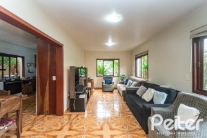 Casa à venda com 338m², 4 dormitórios, 1 suíte, 2 vagas, no bairro Vila Conceição em Porto Alegre