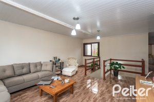 Casa à venda com 338m², 4 dormitórios, 1 suíte, 2 vagas, no bairro Vila Conceição em Porto Alegre