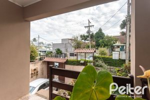 Casa à venda com 338m², 4 dormitórios, 1 suíte, 2 vagas, no bairro Vila Conceição em Porto Alegre