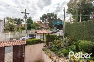 Casa à venda com 338m², 4 dormitórios, 1 suíte, 2 vagas, no bairro Vila Conceição em Porto Alegre